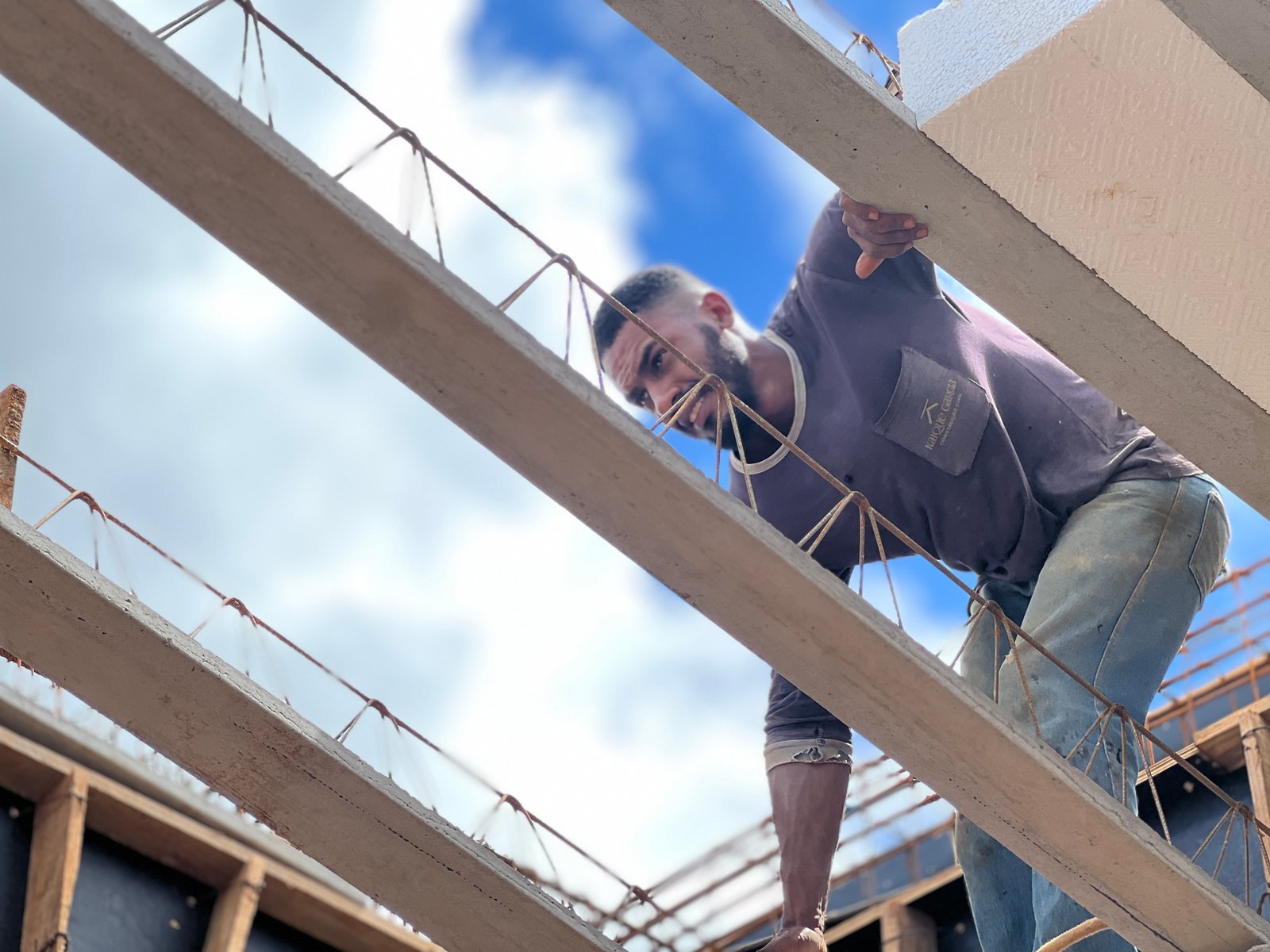 Ferragem e fundação de obra residencial em Franca SP