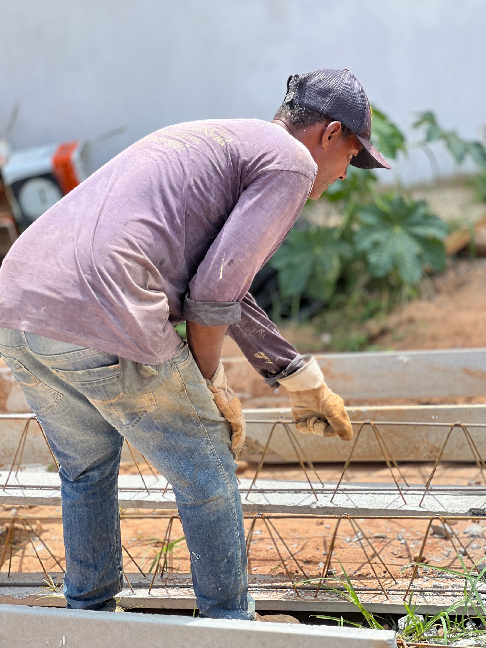 Aplicação de revestimento de alto padrão em obra residencial — Franca SP